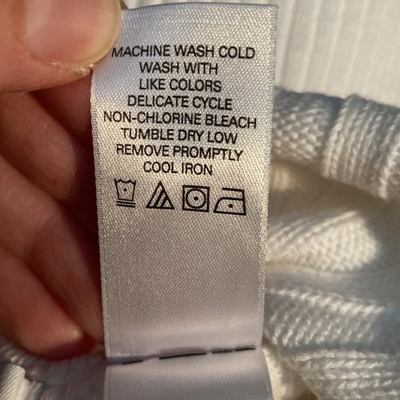 Liz & co. White ribbed turtleneck with decorative buttons on the collar. - Picture 6 of 6